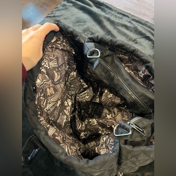 Steve Madden quilted pattern tote bag - Picture 6 of 7